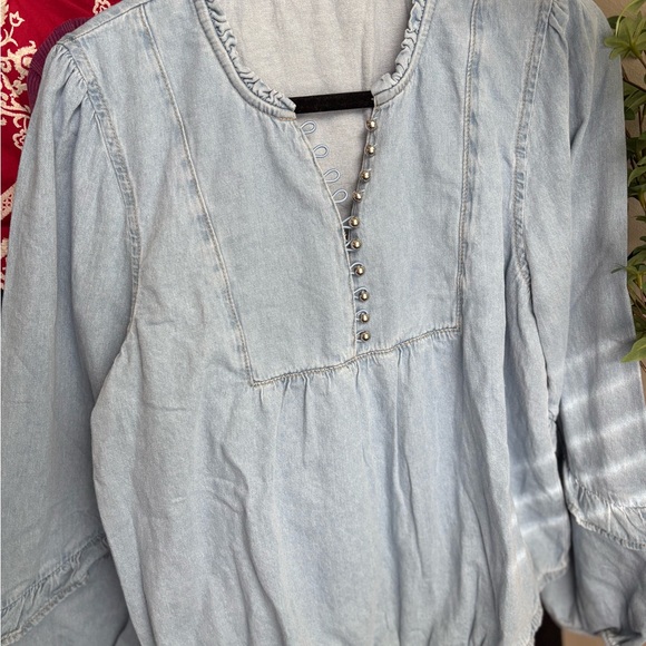 Light Blue Nicole Miller Denim Women's Top NWT - Picture 2 of 4